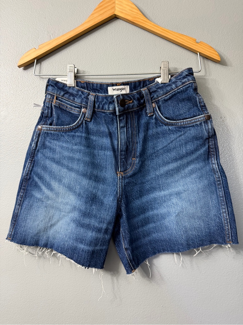 Wrangler high rise cowboy jean shorts 25